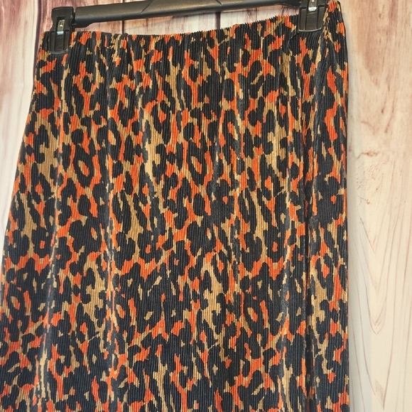 Ashley Stewart Animal Print Pencil Skirt - Black and Orange Size 14/16 - Picture 2 of 8